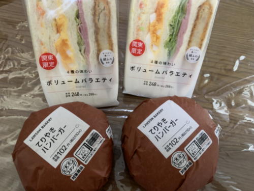 ローソンのボリュームバラエティサンド、テリヤキハンバーガー