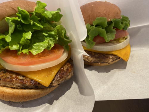 フレッシュネスバーガーのクラシックチーズバーガー