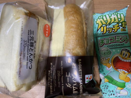 セブンイレブンの三元豚とんかつサンド、バケットサンドロースハム&ゴーダ、ガリガリ君リッチチョコミント